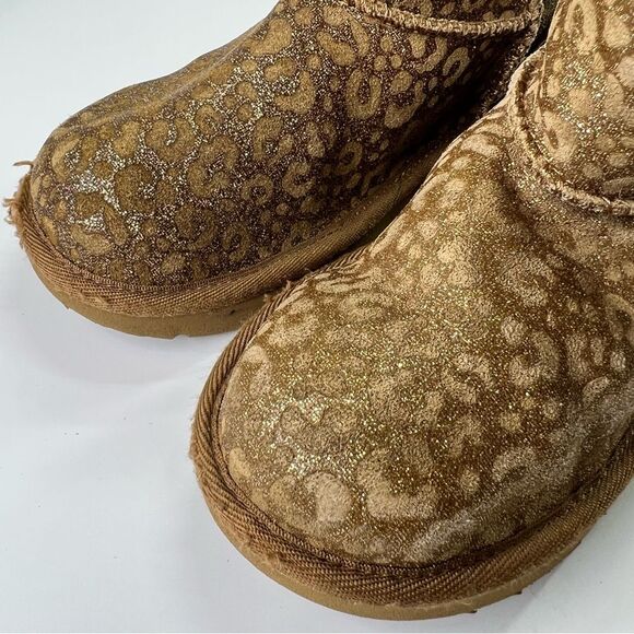 UGG Classic II Kids Glitter Leopard Boots Chestnut 13 - Picture 3 of 14